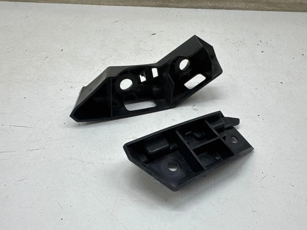 Soporte Guardabarros Izquierdo VW 10A807184