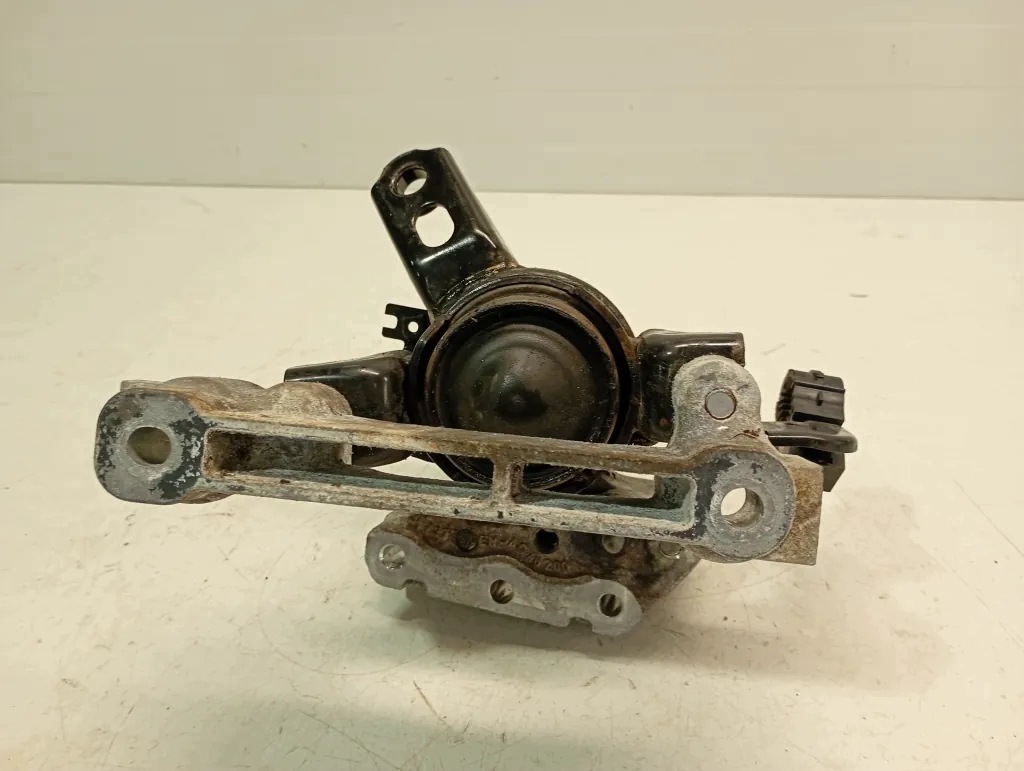 Moottorin kiinnike oikea Toyota Avensis T27 123050X010