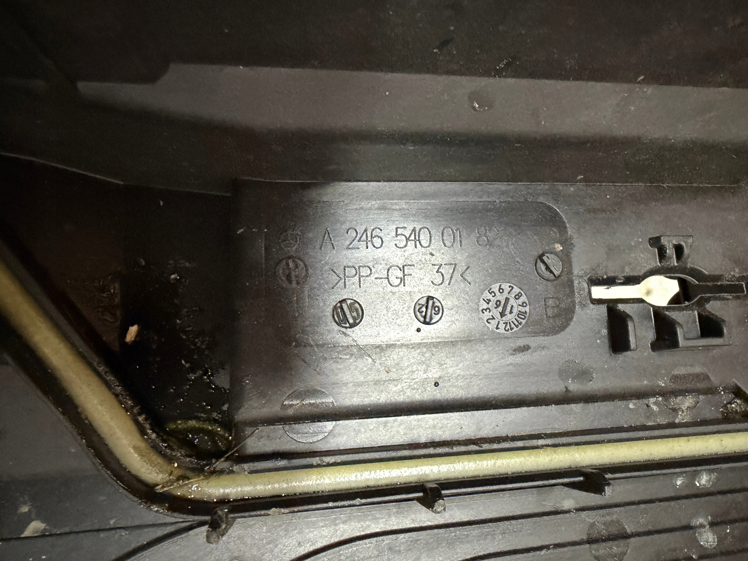 Akkukotelon kansi Mercedes-Benz B W246 A2465400182