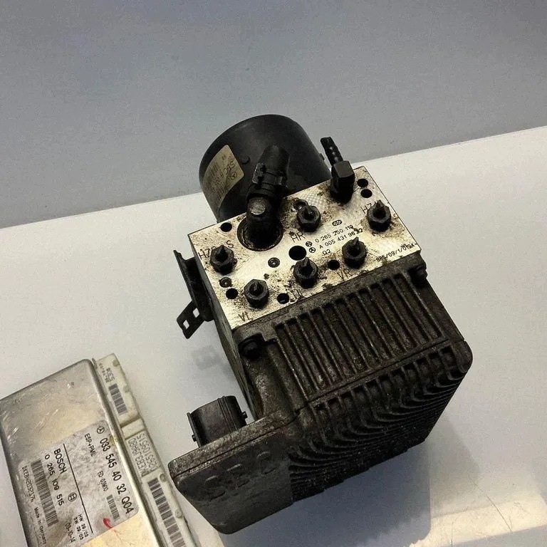 ABS-pomp Mercedes E (W211) 0265250119 3.2L diesel 2005 image 3