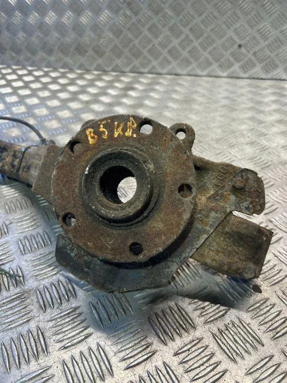 VW Passat B5 Variant Querlenker links 8D0407253 image 3