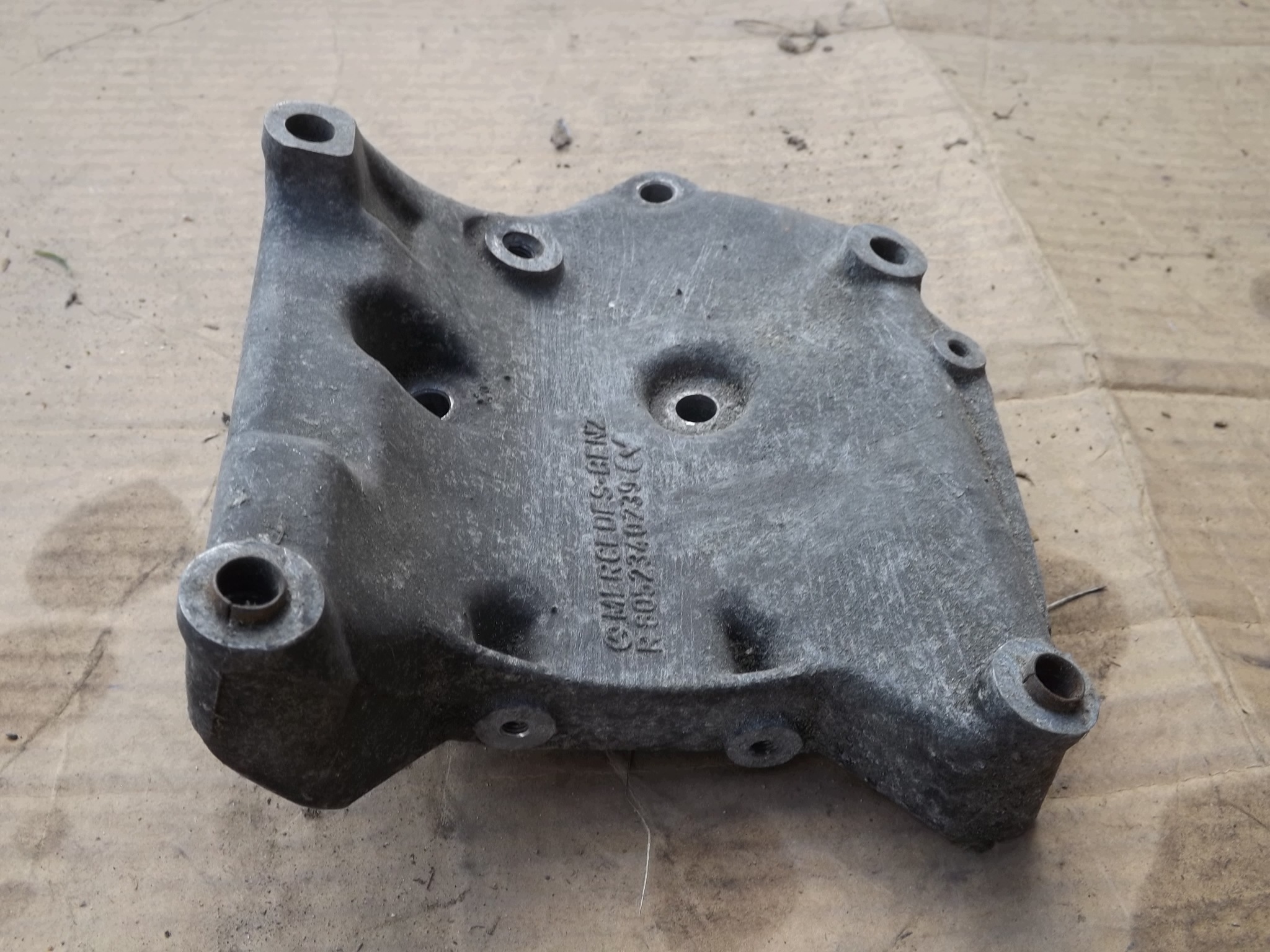 Mercedes W210 W202 A/C Compressor Mount Bracket image 3