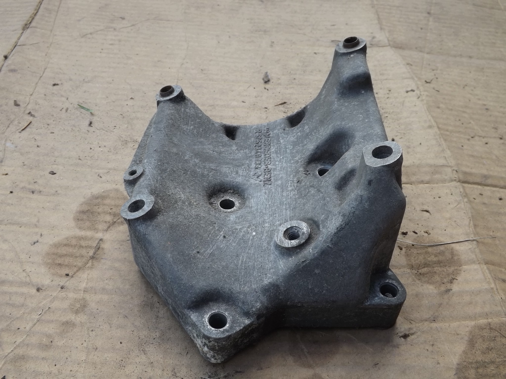 Mercedes W210 W202 A/C Compressor Mount Bracket image 4