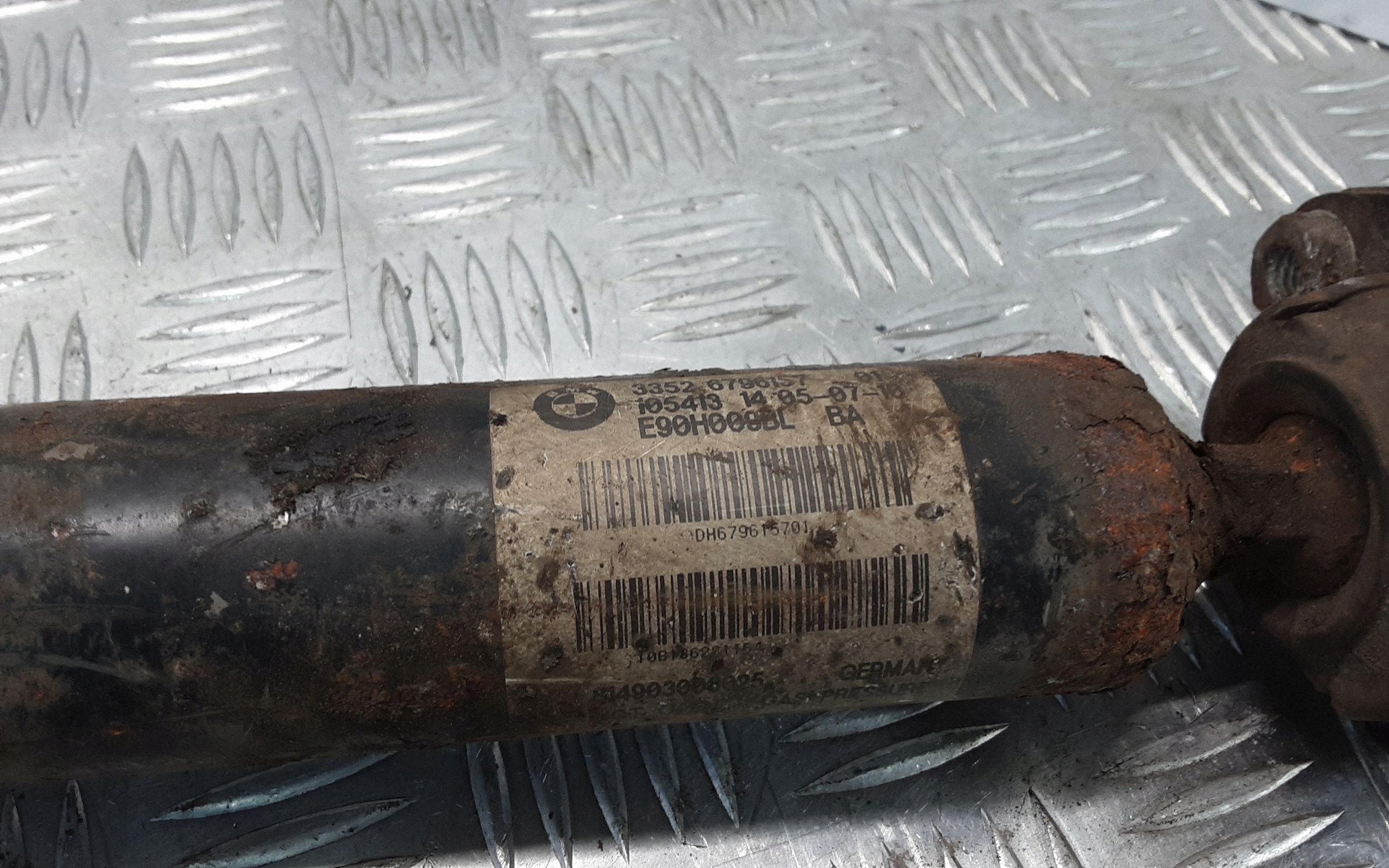 BMW 3 (F30, F80) keskimmäinen alustan suojus 6796157