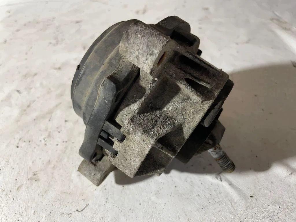 Moottorin kiinnike vasen BMW 3 (F30, F80) 251012
