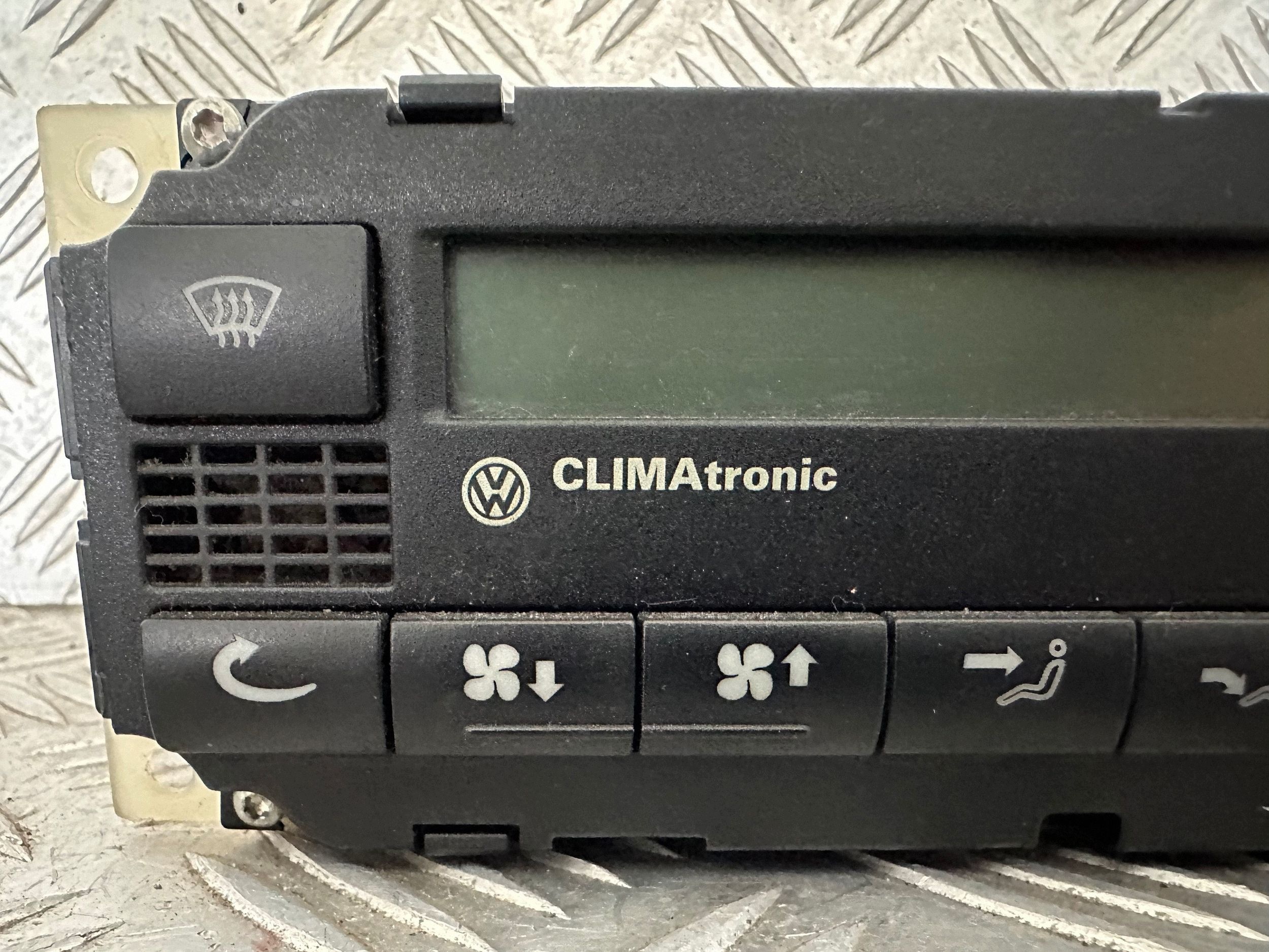 Panneau de climatisation VW Passat B5 1999 image 3