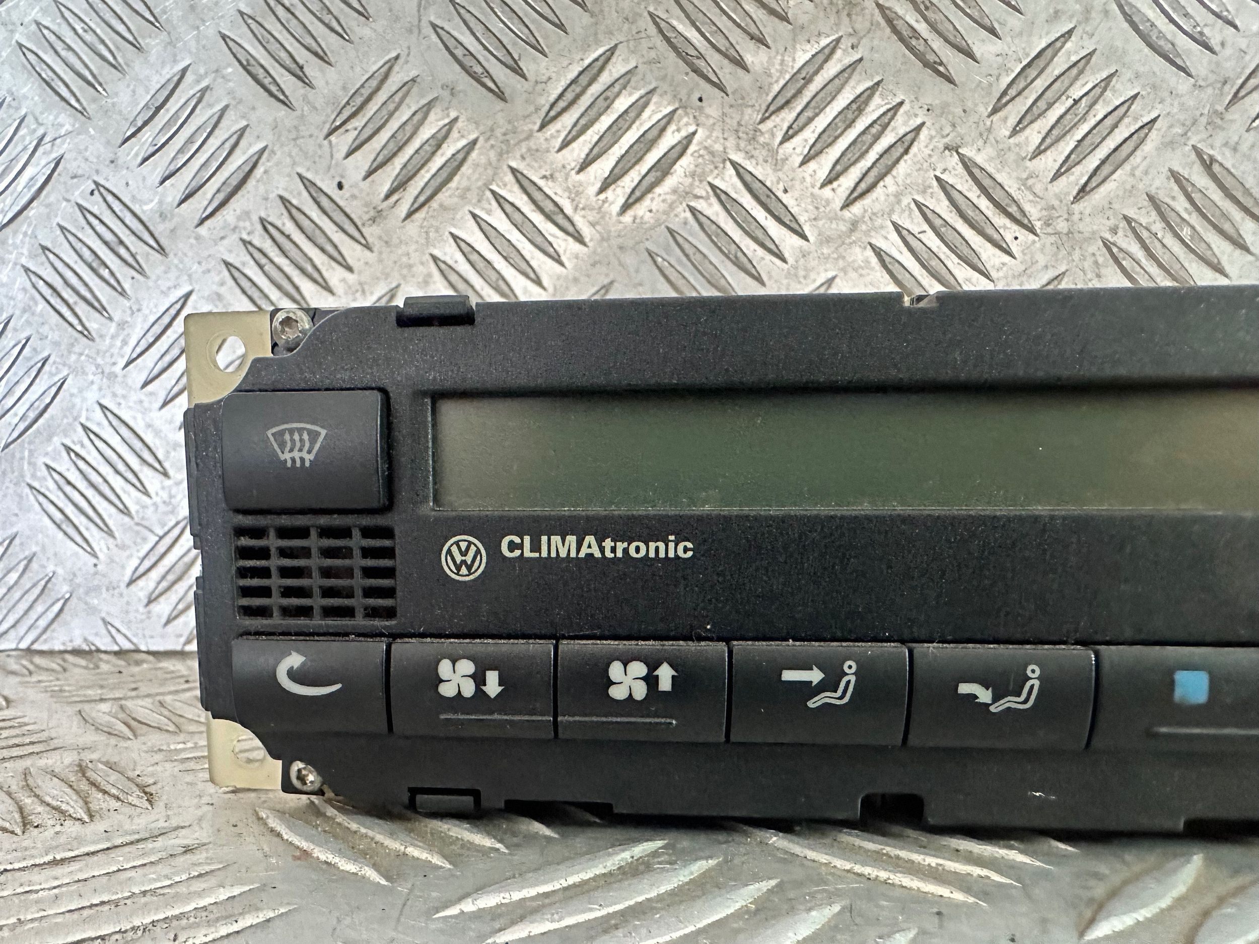 Panneau de climatisation VW Passat B5 1999 image 8
