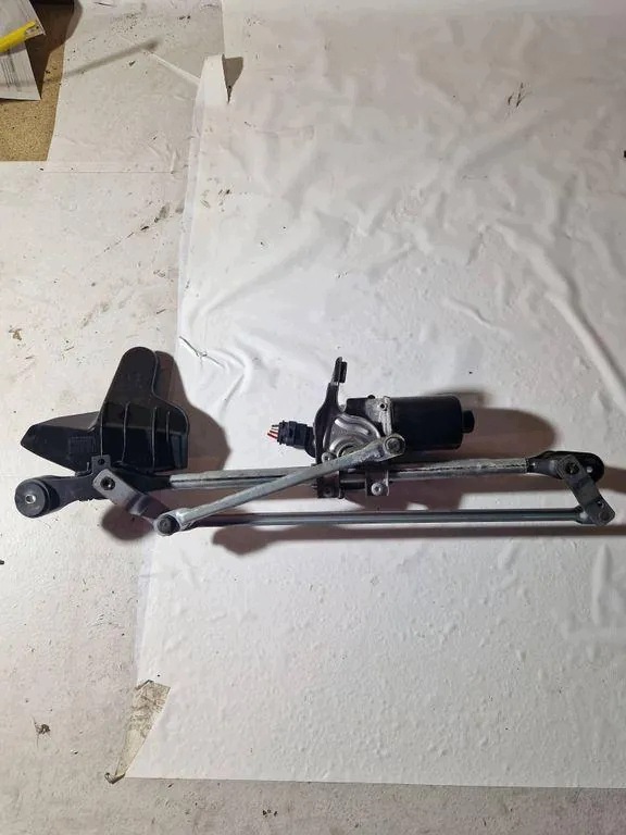 BMW 3 (F30, F80) etulasin mekanismi 179000260981