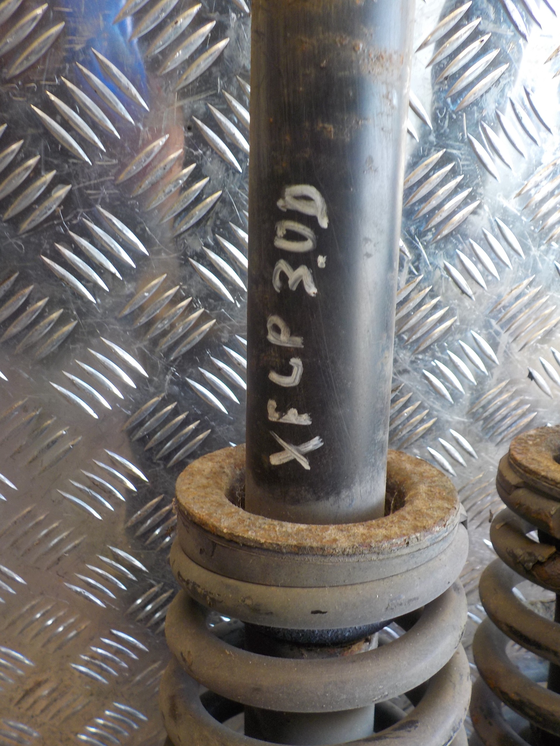 Jaguar XF X250 3.0D Rear Shock Spring Set L+R