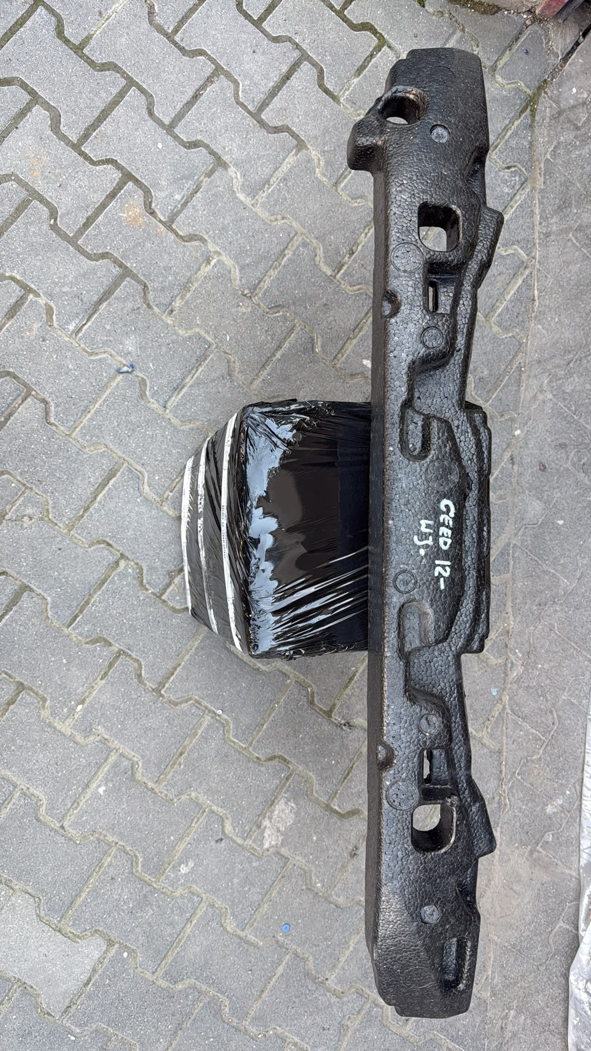 KIA CEED 2012 Mousse Absorbeur Choc Avant OEM 86520-A2000 image 2