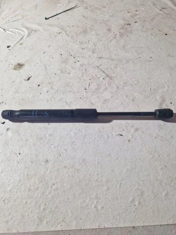 Höger motorhuvslyft BMW 1 (F21) 5123723923306
