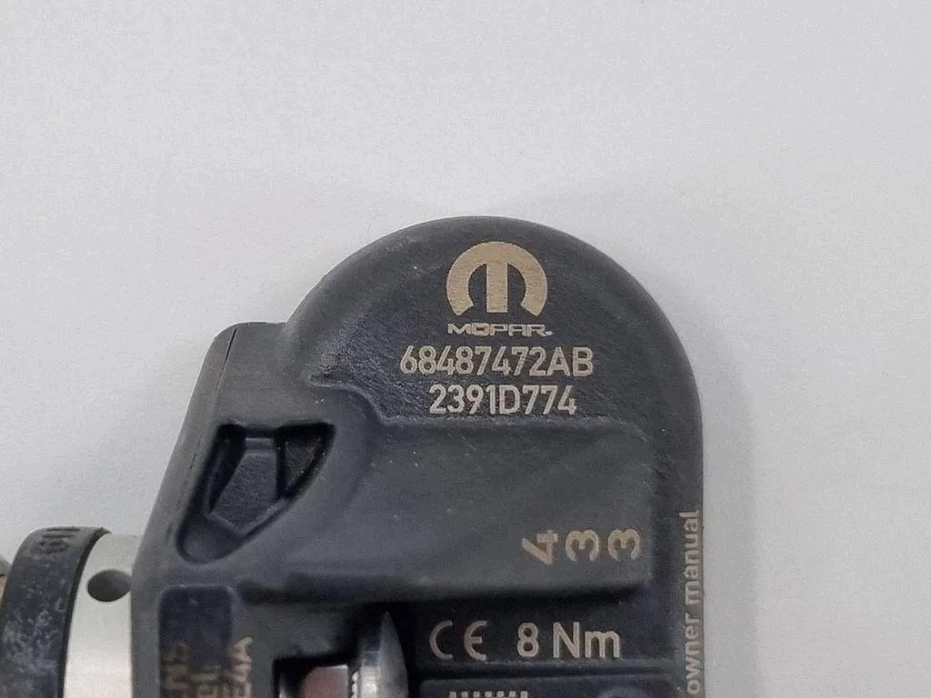 Sensor de Pressão dos Pneus Dodge Challenger 68487472AB image 4