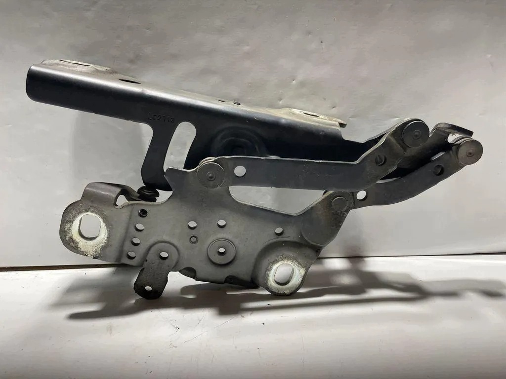 Vänster motorhuv gångjärn BMW 5 F10 13389610