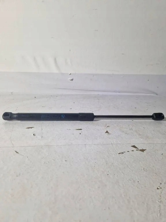 BMW 3 (F30, F80) takaluukun nostin 7779570120N