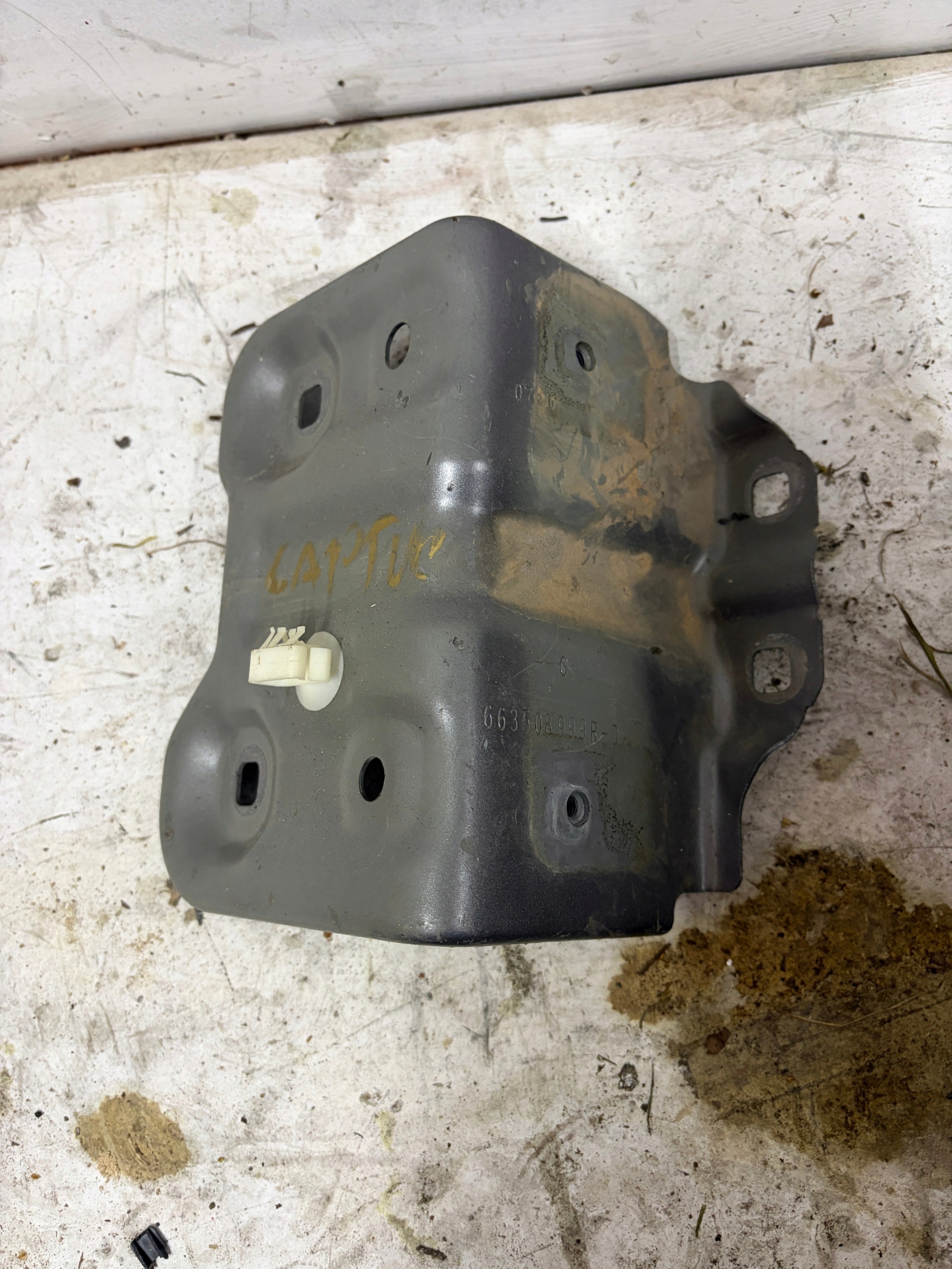 Renault Captur II supporto parafango destro image 2