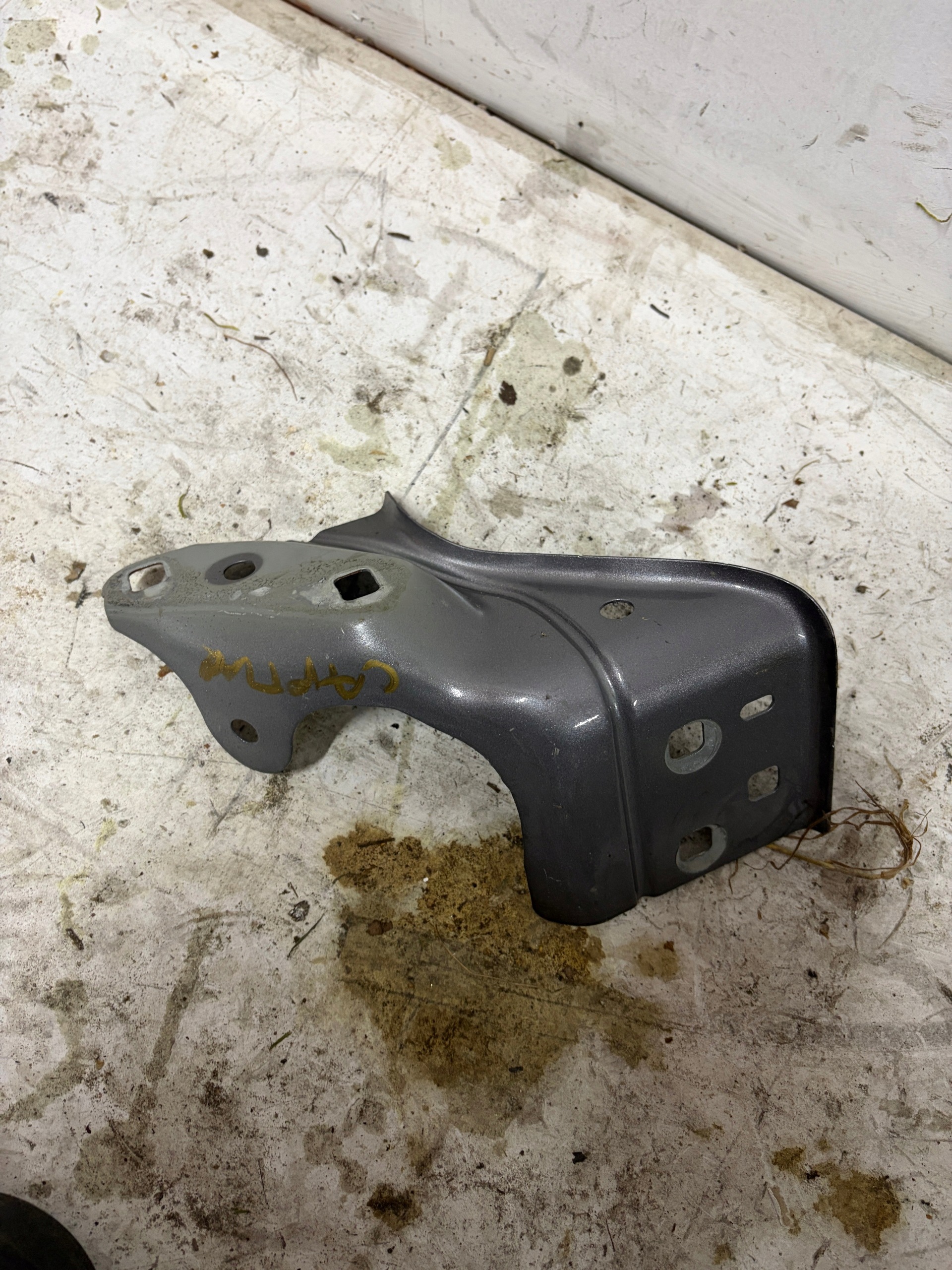 Suporte Guarda-lamas Renault Captur II Esquerdo image 2