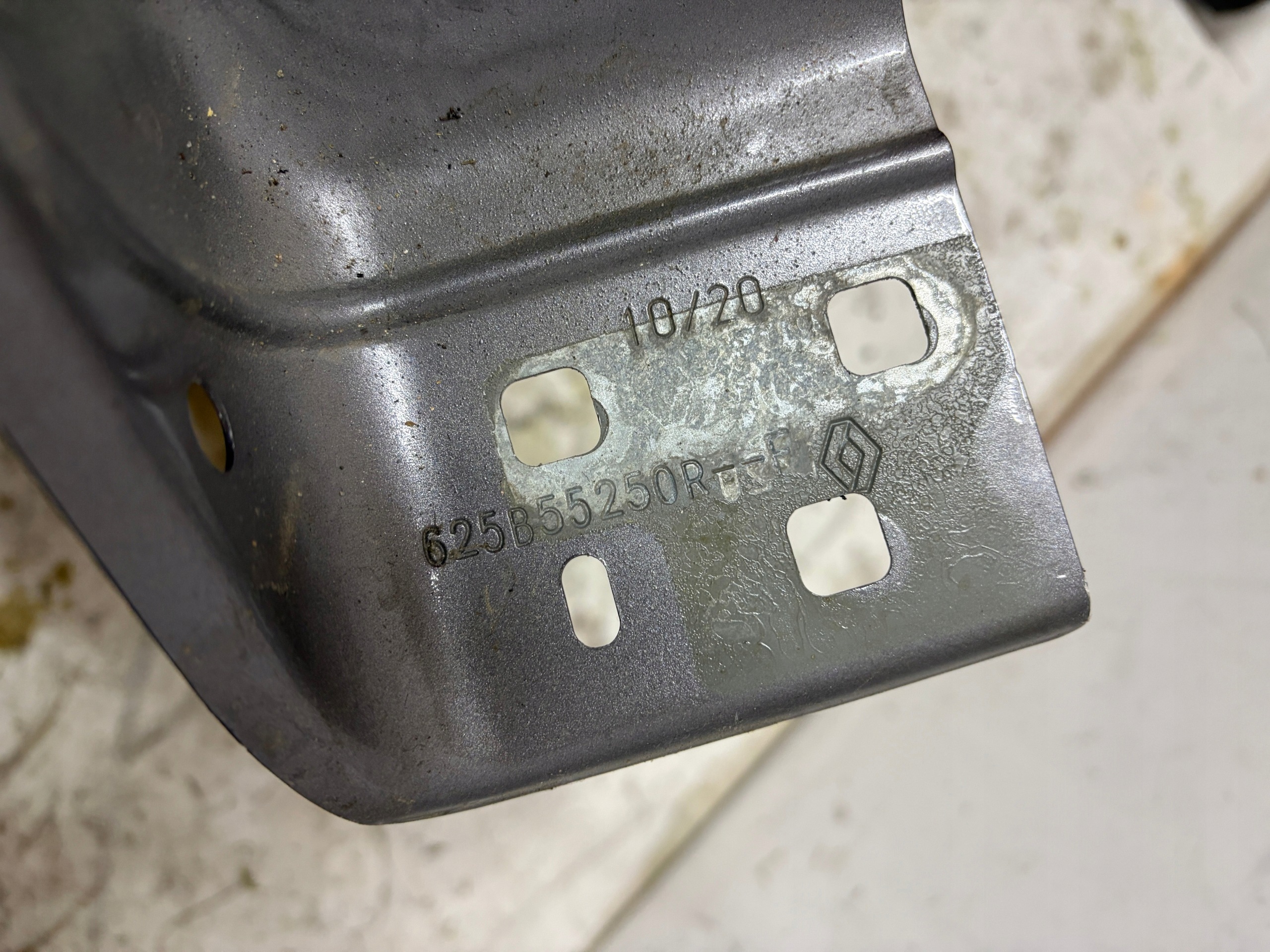 Soporte Guardabarros Renault Captur II Izquierdo