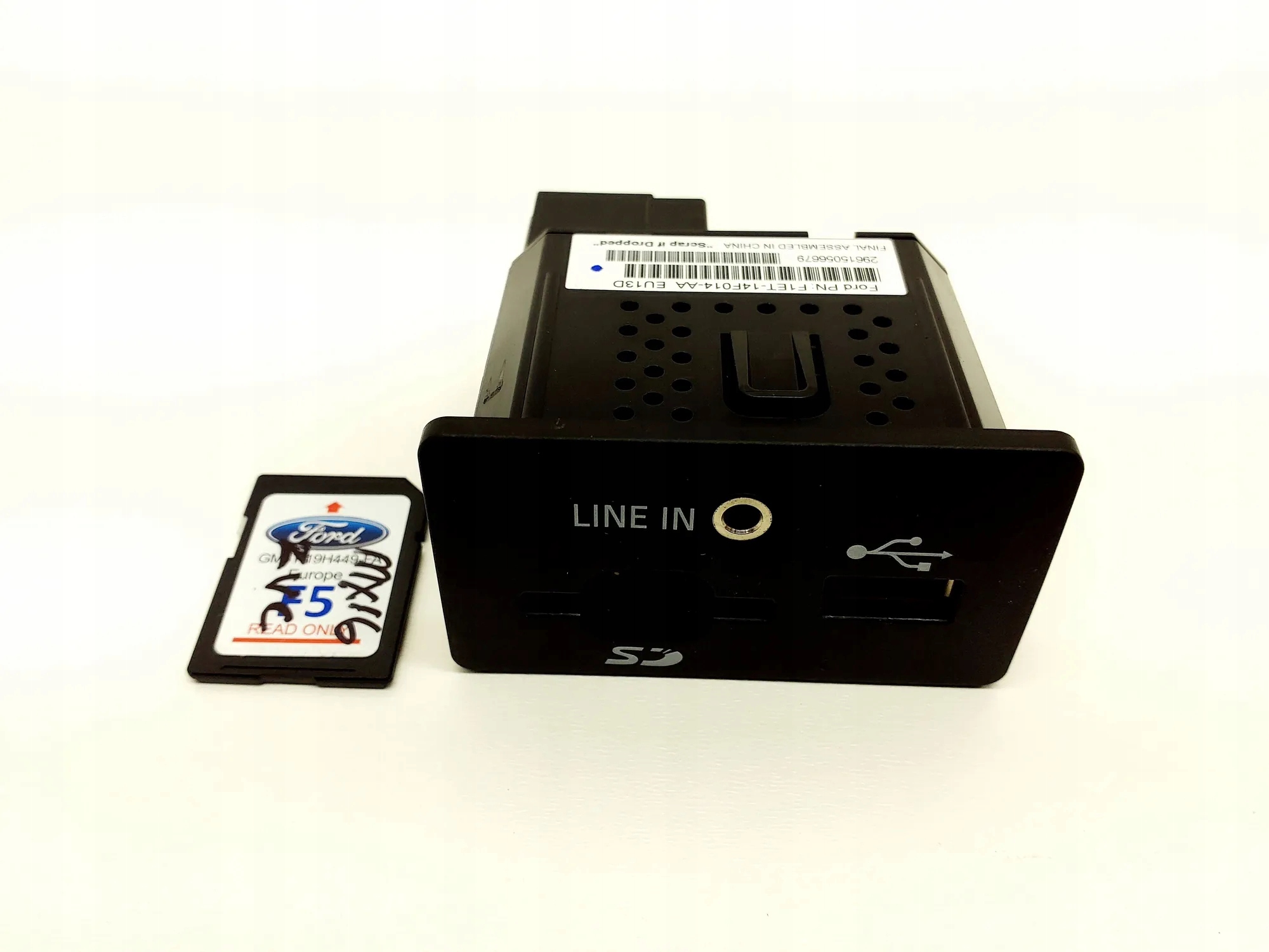 Conector multimedia AUX/USB Ford Focus III Furgon image 2