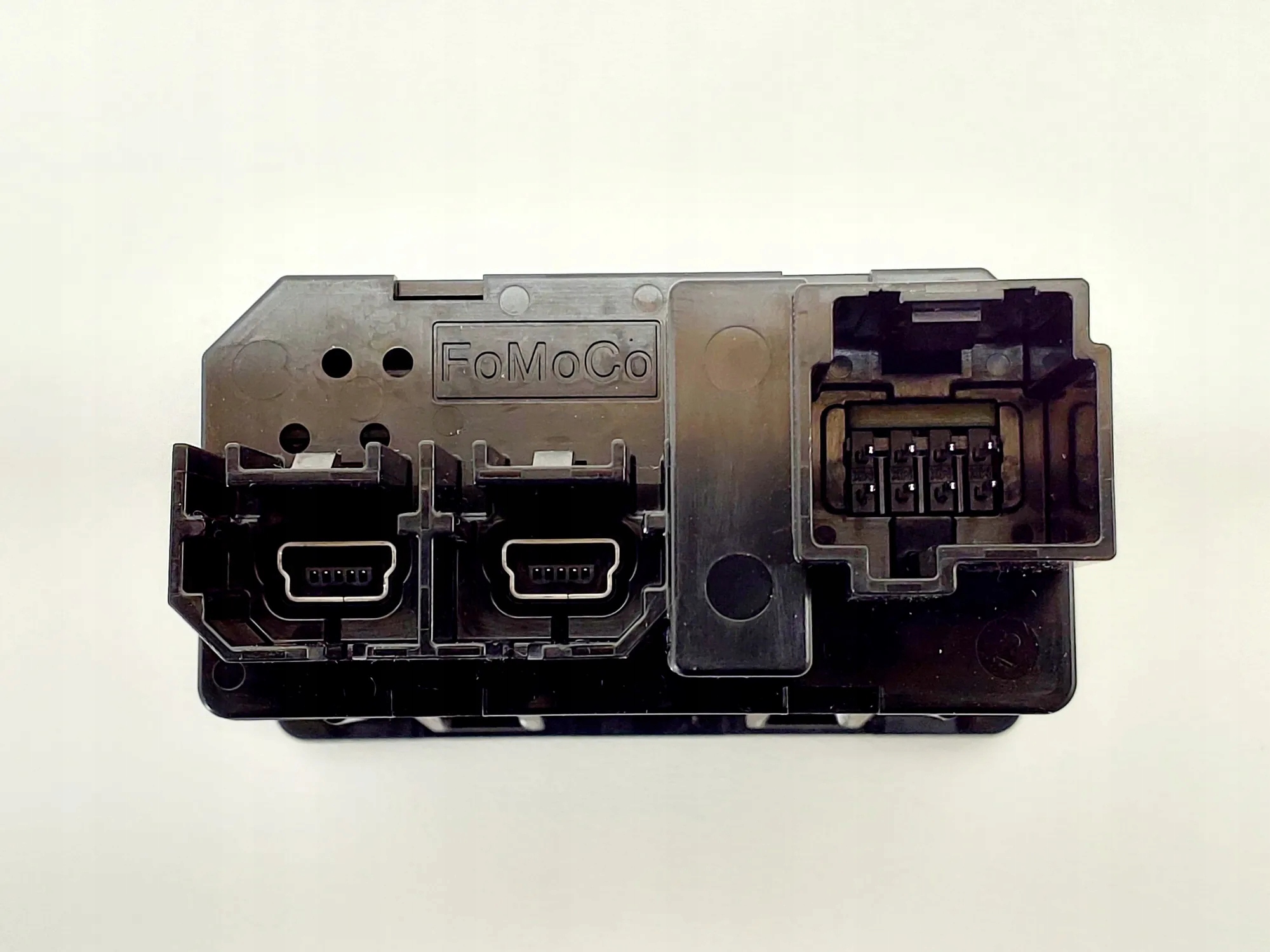 Conector multimedia AUX/USB Ford Focus III Furgon image 5