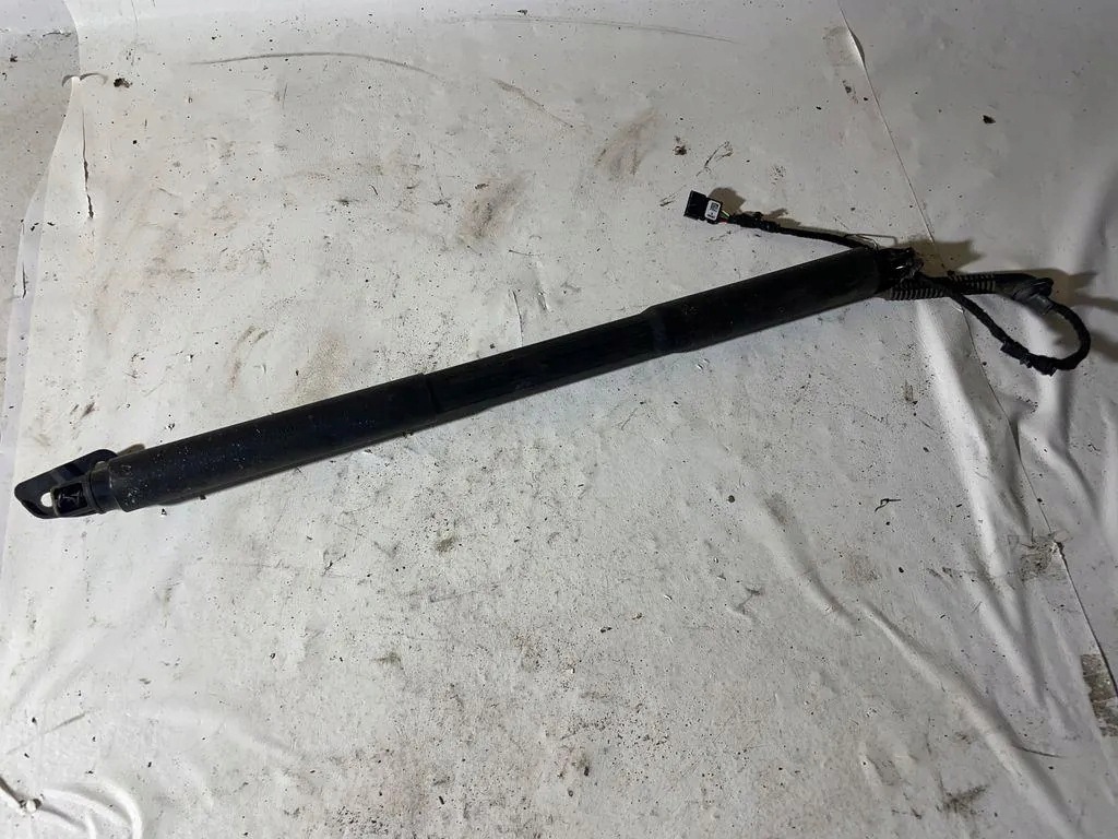 Actuador de tapa maletero BMW 3 F30 F80 25102012 image 2