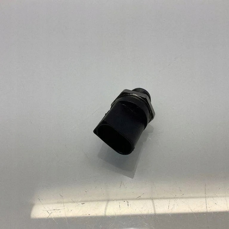 Mercedes W164 brandstofdruksensor OM642 A0061536528 image 2