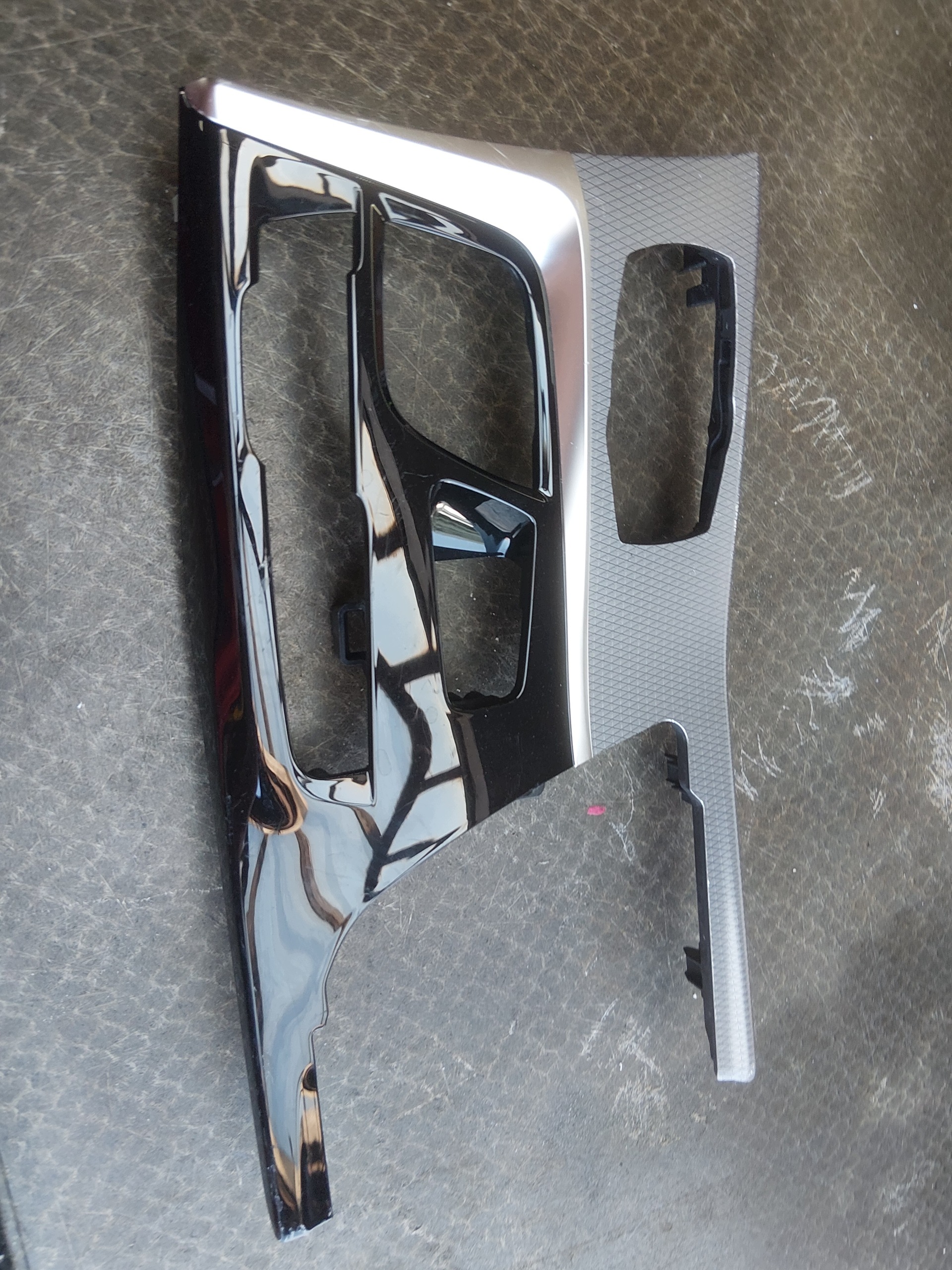 BMW 5 G30 G31 tunnel paneeli 8071700