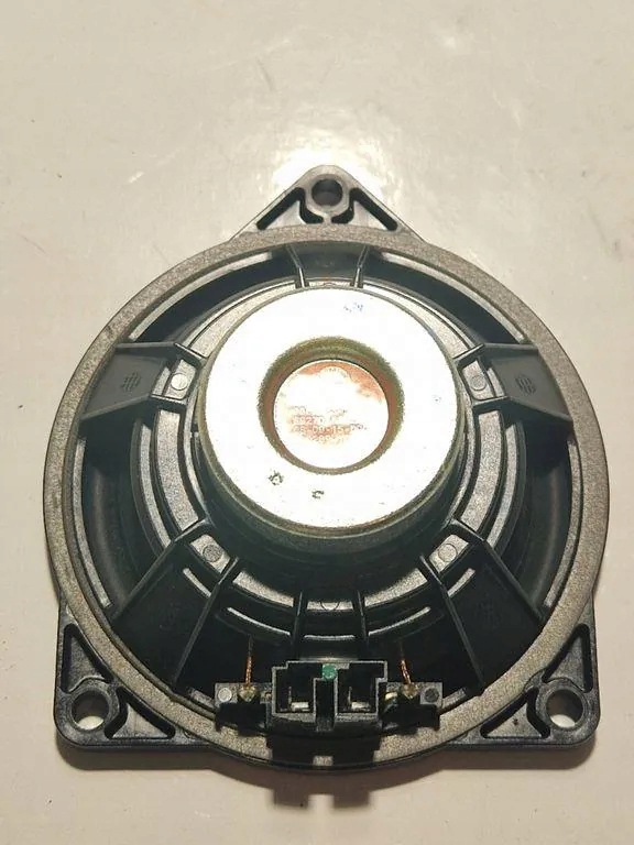 Kaiutin keskikonsoliin BMW F10 F11 Harman