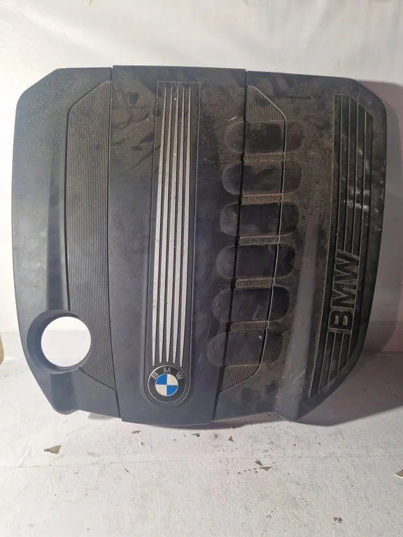 Ylä moottorin suojus BMW 3 (F30, F80) 01102103104105