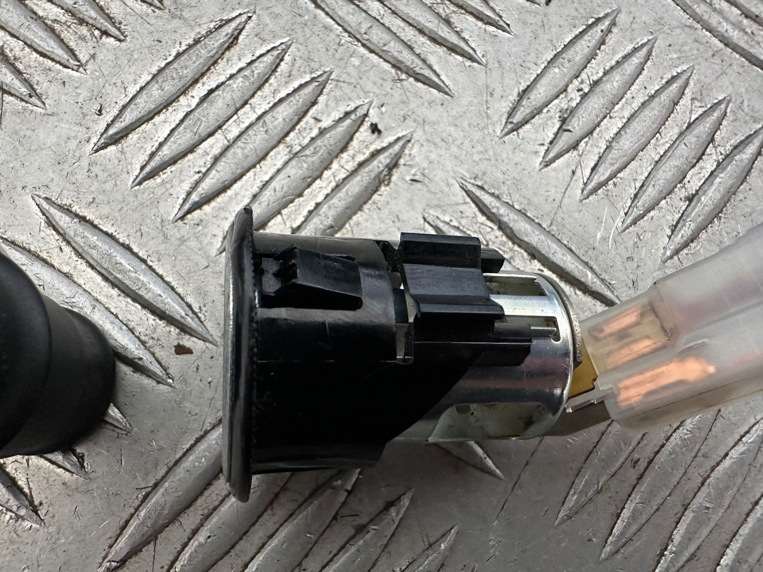 12V Steckdose vorne Skoda Octavia Mk2 1Z 1Z0925069B image 3