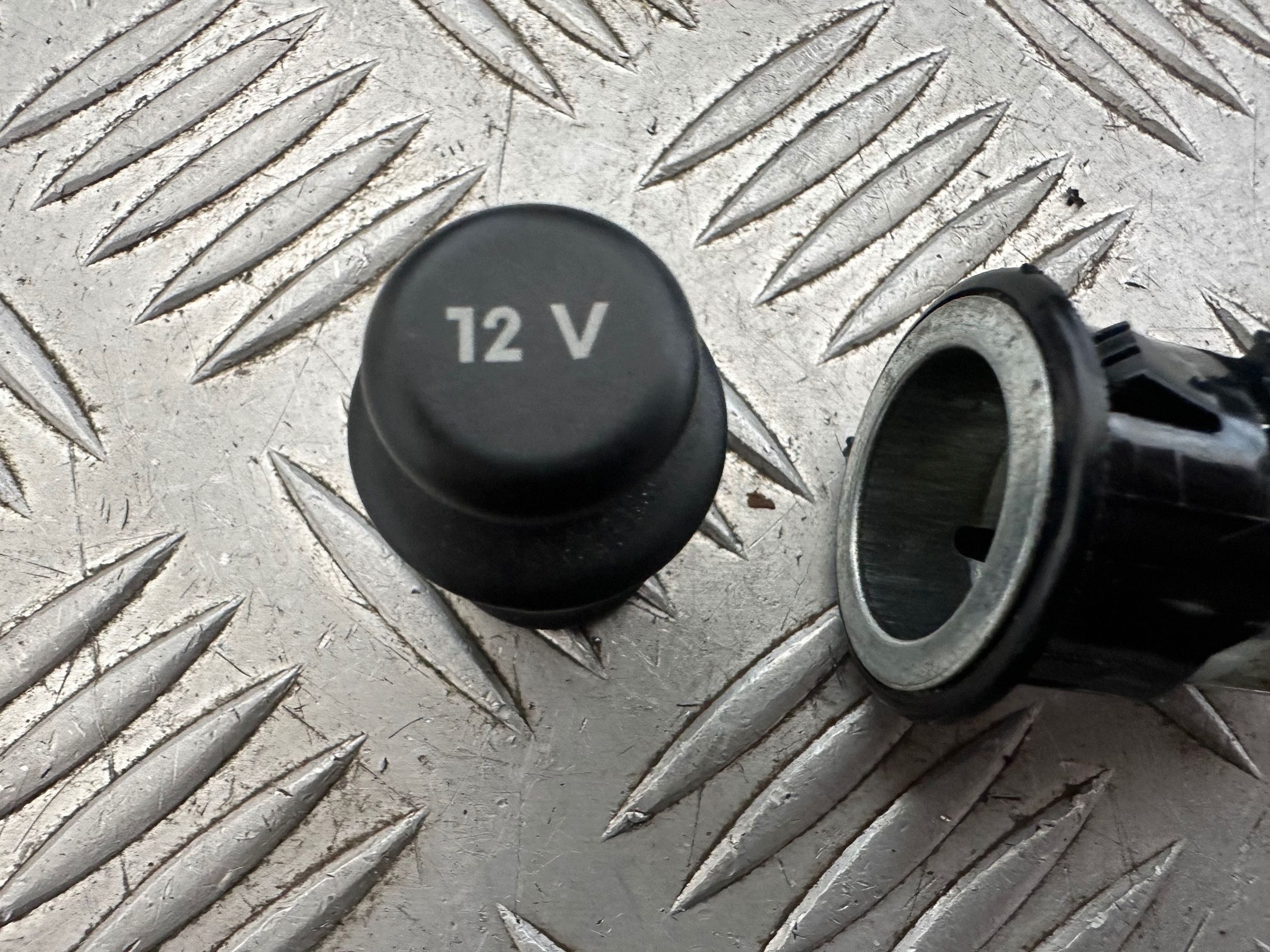 12V Steckdose vorne Skoda Octavia Mk2 1Z 1Z0925069B image 4