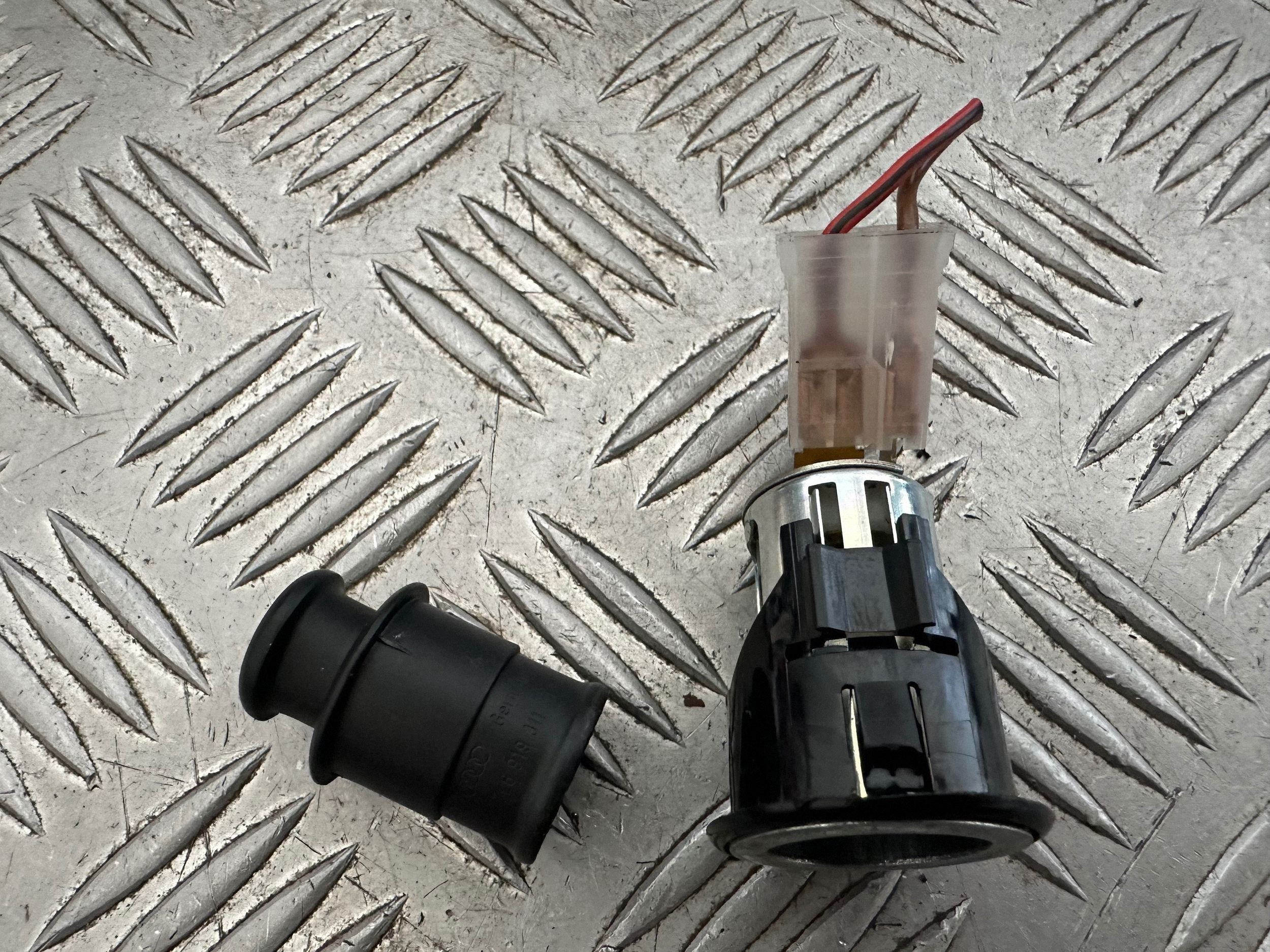 12V Steckdose vorne Skoda Octavia Mk2 1Z 1Z0925069B image 8