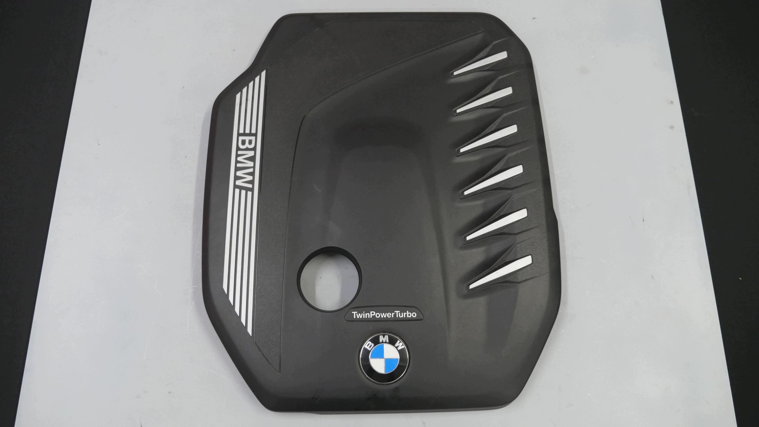 BMW G21 G26 G31 moottorin suojakansi 8595440
