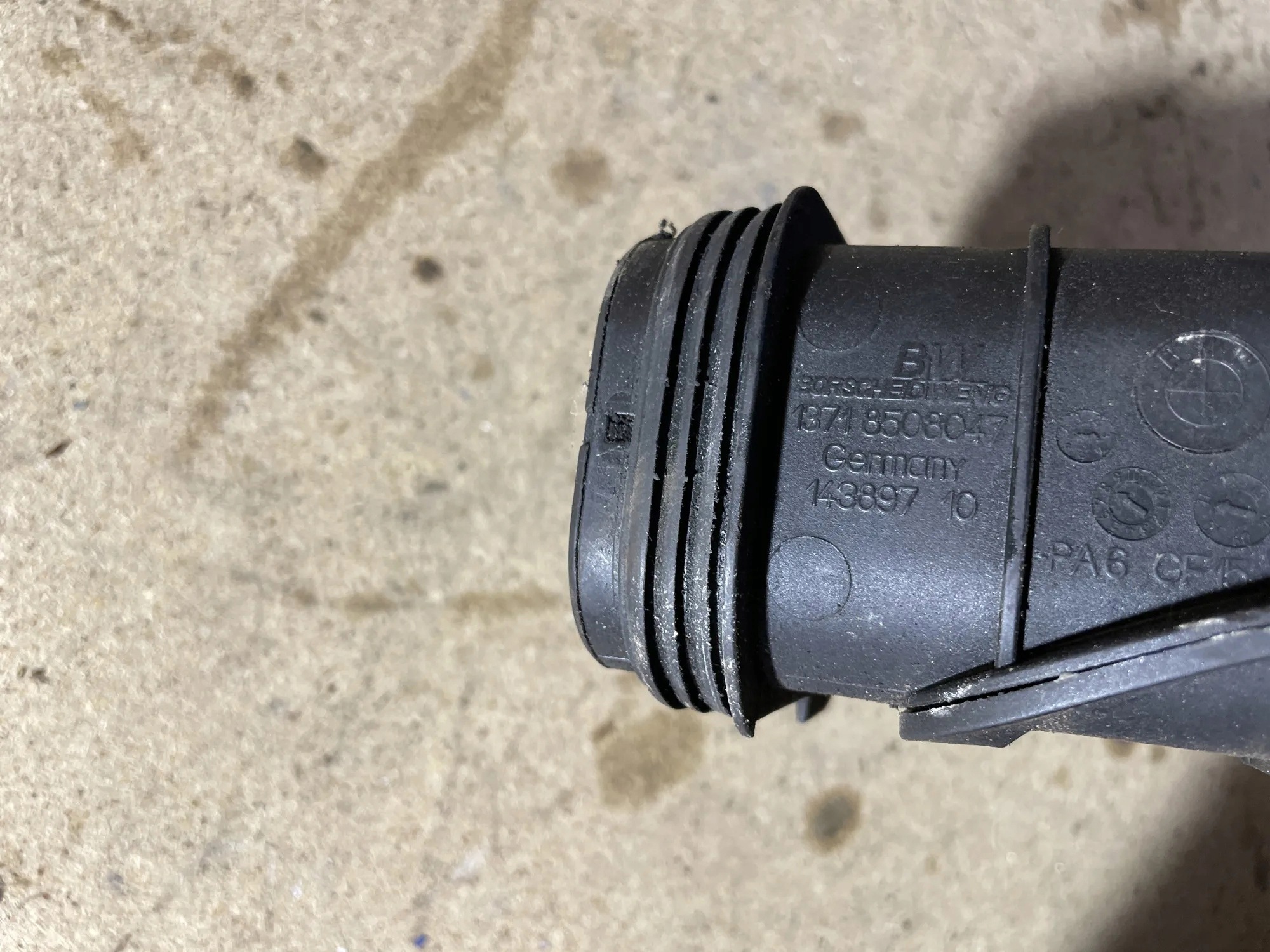 Ilmanottoletku 2.0D 184hv N47 BMW F30 F10 13718508047