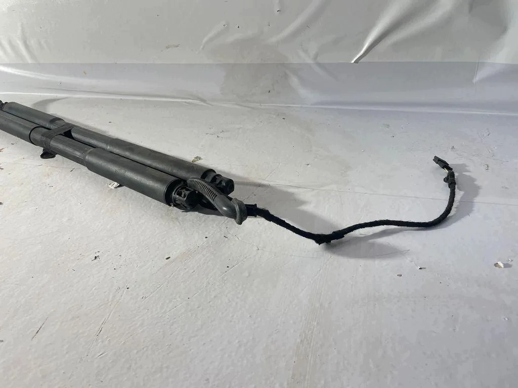 BMW 3 (F30, F80) vasen takaluukun avaaja W0171305