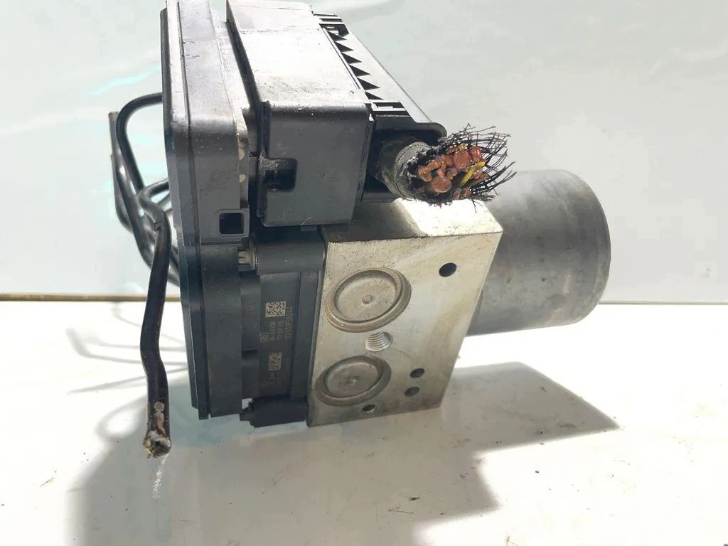 ABS Pump BMW 5 F10 DSCDXC9L6 2.0D 155kW 2011 image 3