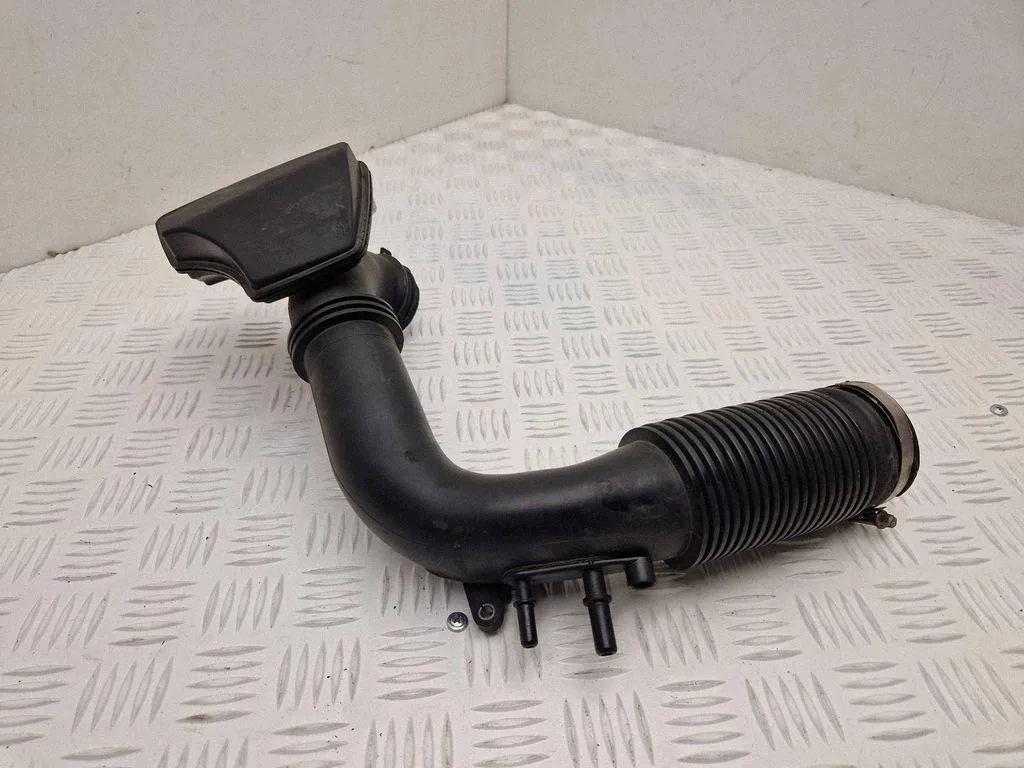 Tubo intercooler Mercedes A2820901800 1.33L 120kW 2019