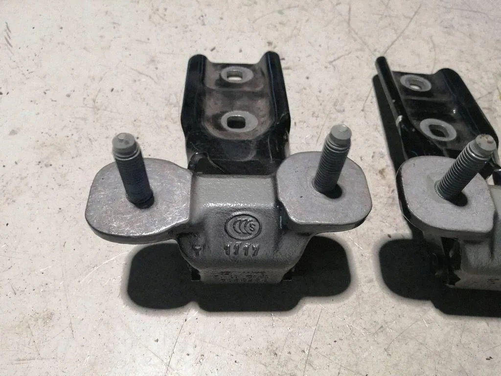 BMW F48 Tavaratilan kansi vasen, Safiirimusta 7350831