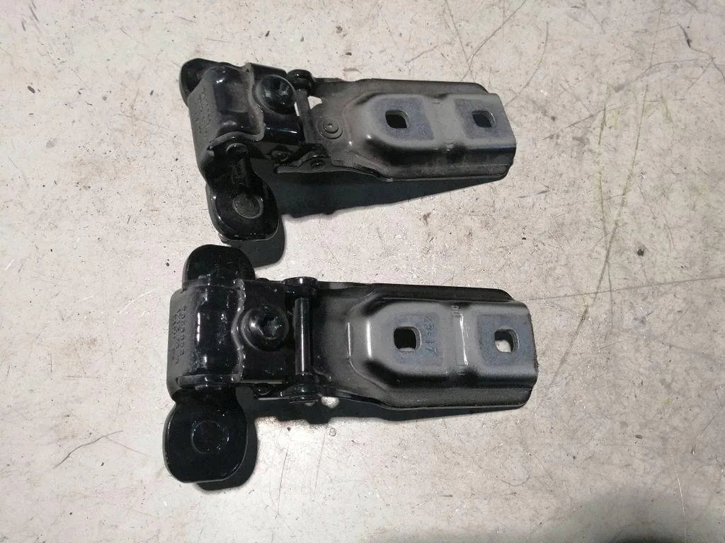 BMW F48 Left Tailgate Hinge Black Sapphire 7350831 image 4