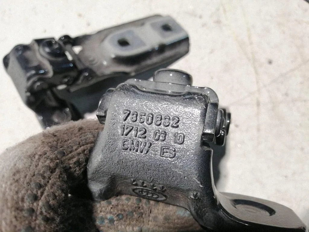 BMW F48 Left Tailgate Hinge Black Sapphire 7350831 image 5