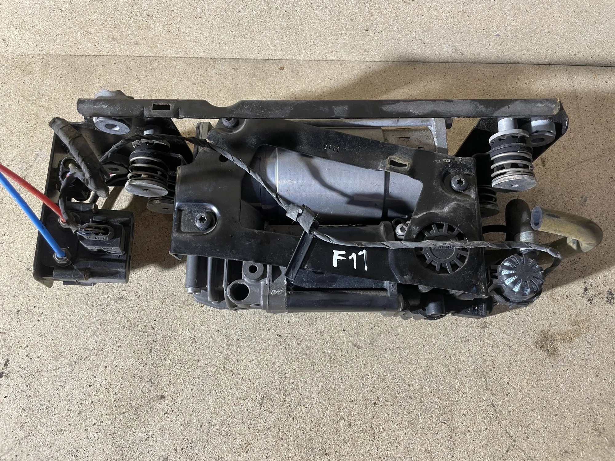 Luftfederungsmodul BMW 5 Touring F11 24449710 image 4