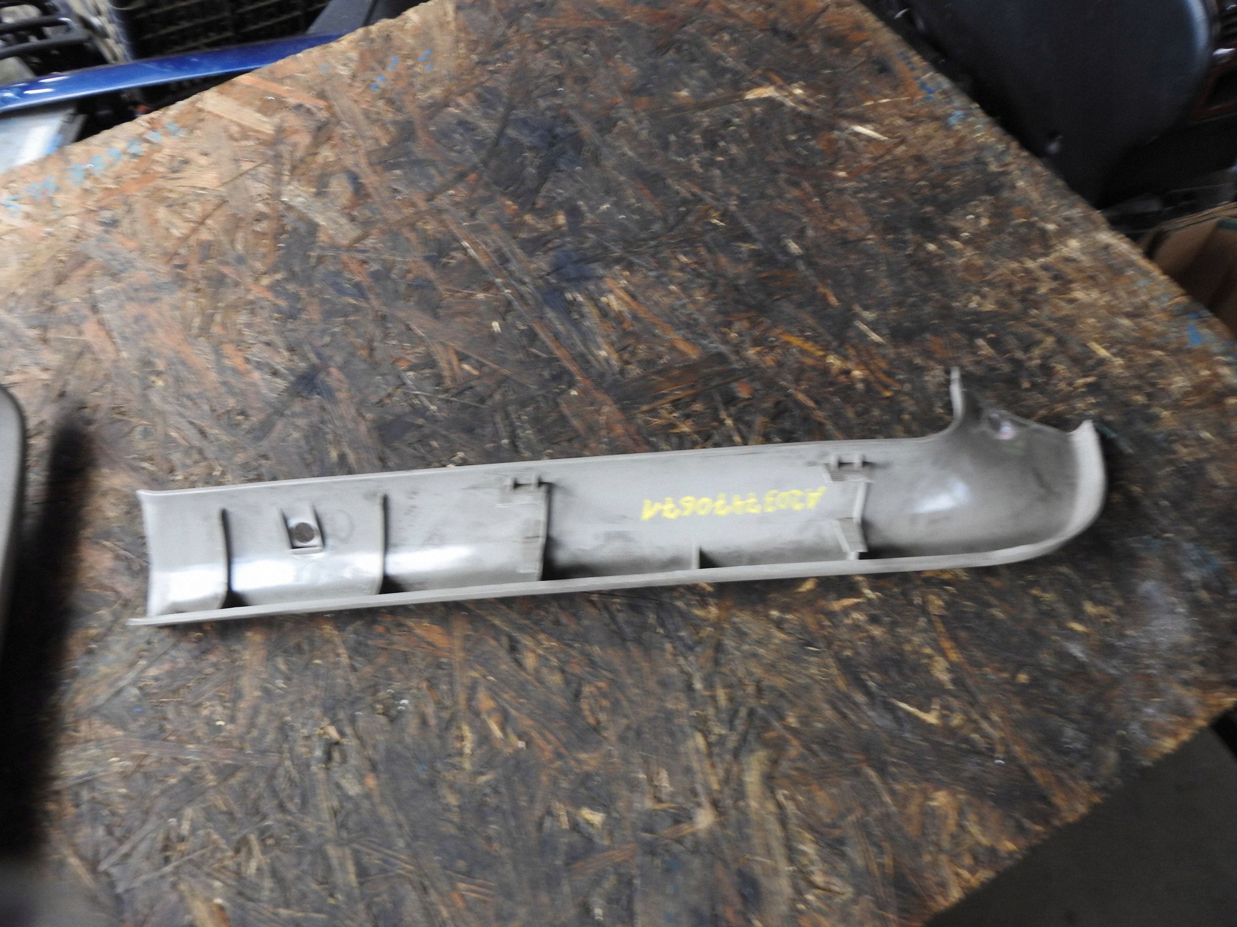 Mercedes-Benz CLC CL203 A2037470671 Seitenverkleidung Kofferraum image 3