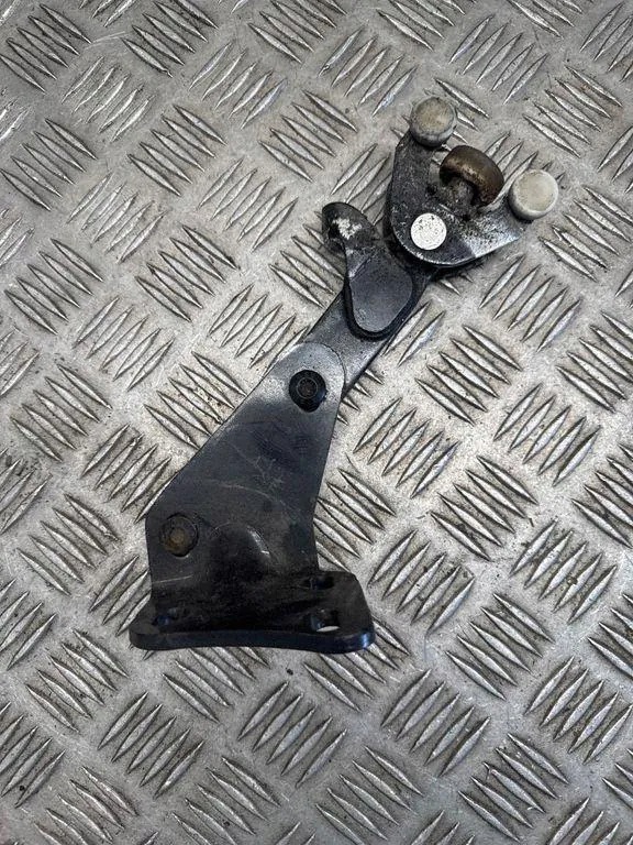 Lower Sliding Door Mount VW Caddy III Van 2K0843398A image 2