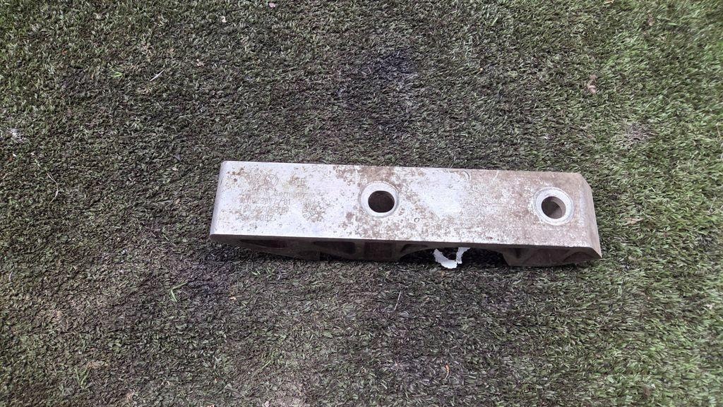 Front Left Stabilizer Mount AUDI Q7 4M 001023377 image 2
