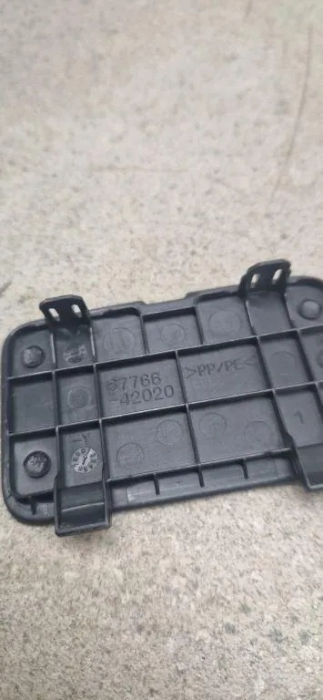 Tapa Maletero Toyota 6776642020 Usado 2020 image 4