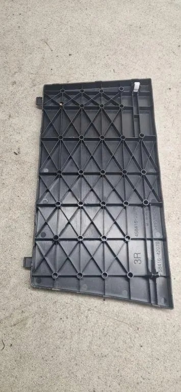 Cache latéral coffre RAV4 V droit OEM 4584162070 image 5