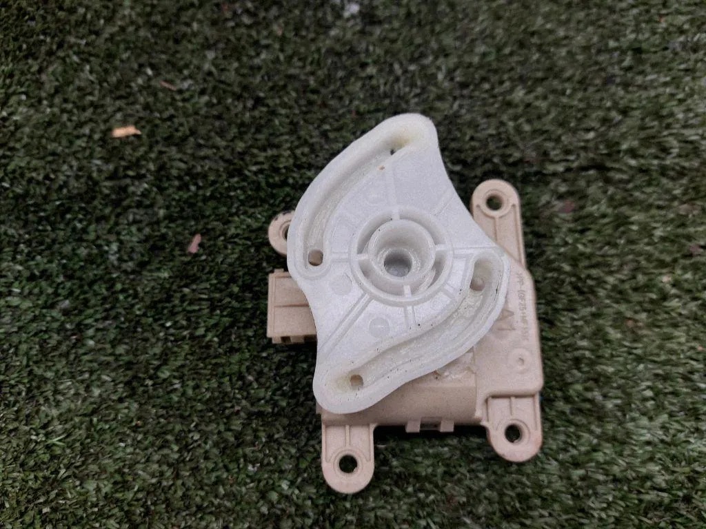 Motor de aletas colector KIA 2M12 2023 image 3