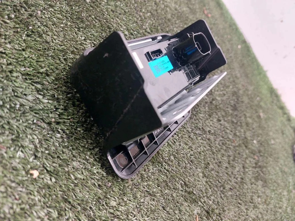 Prise 12V KIA 92100002 Occasion 2023 image 3
