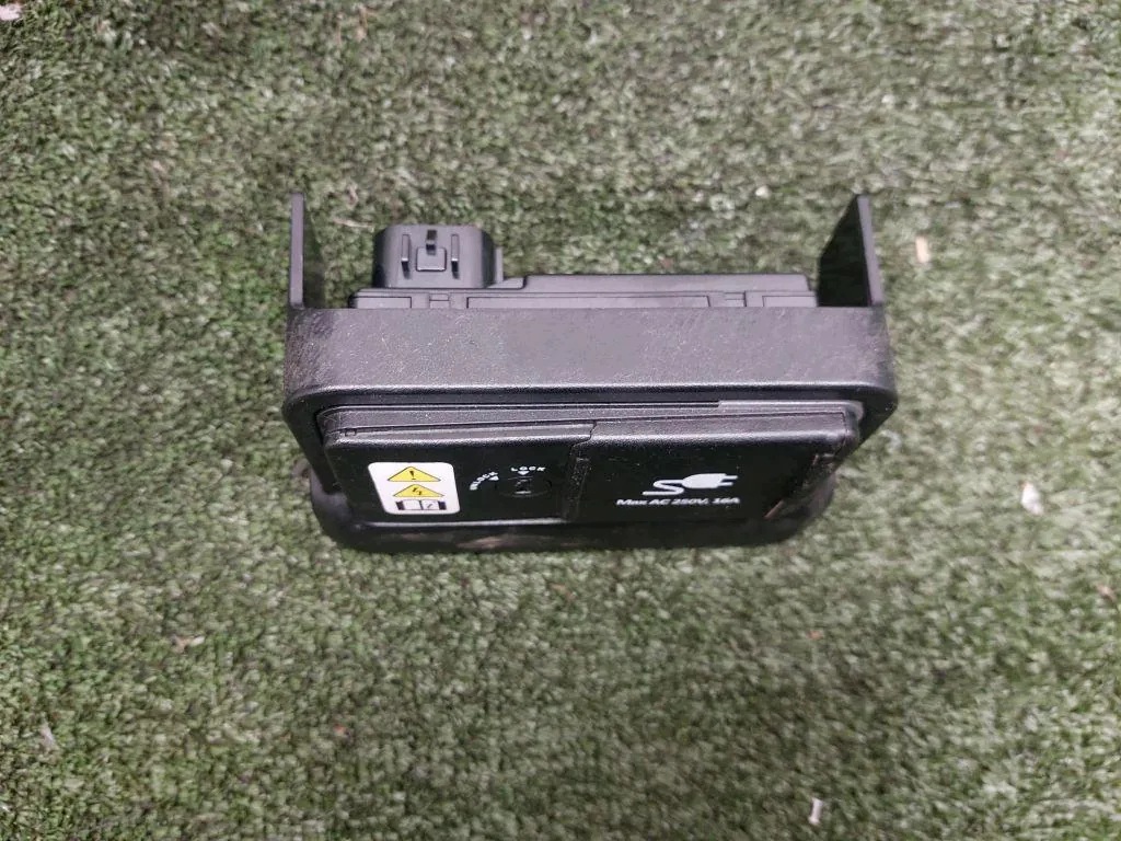 Prise 12V KIA 92100002 Occasion 2023 image 4
