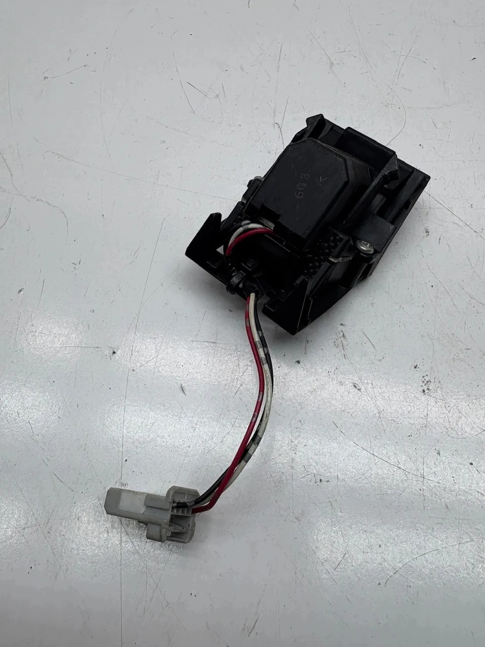 Sensor de Sol Lexus GS III 8302130020D Usado image 4