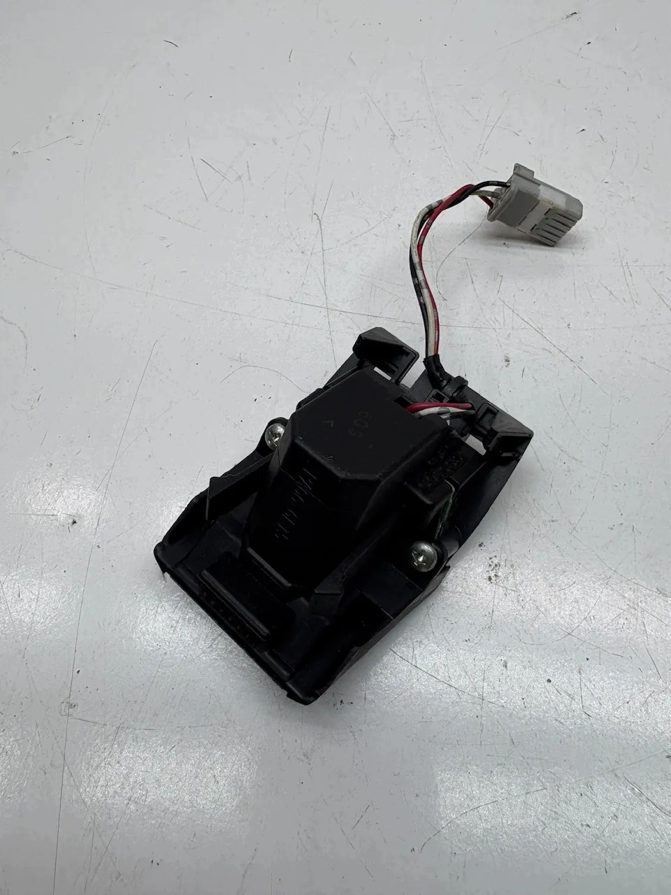 Sensor de Sol Lexus GS III 8302130020D Usado image 5
